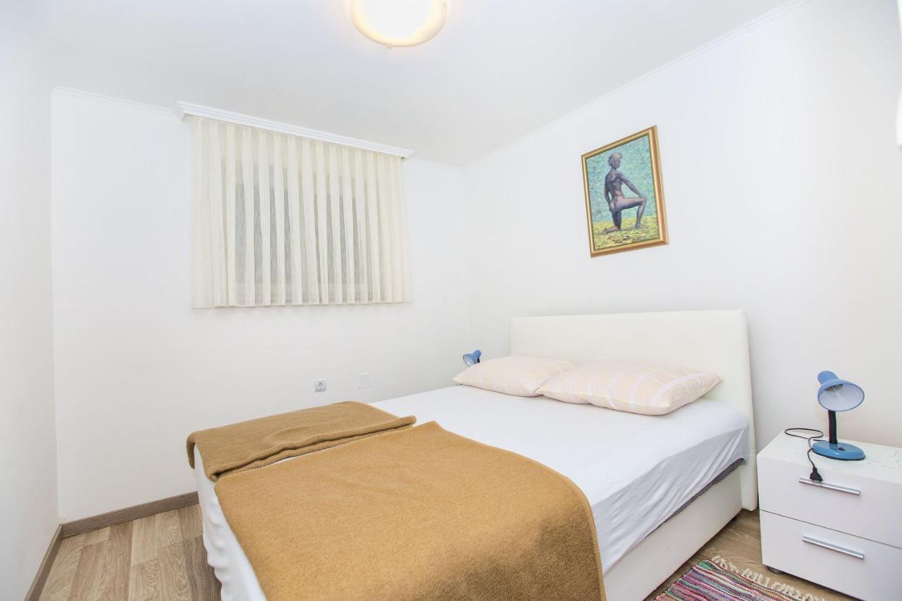 Apartmani Marijana Cesarica Exterior photo
