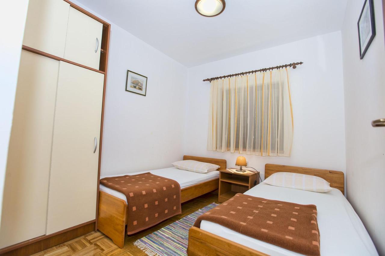 Apartmani Marijana Cesarica Exterior photo