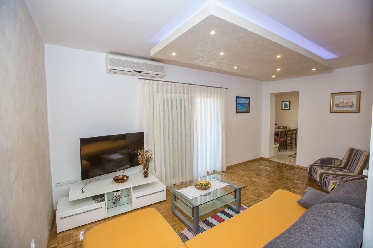 Apartmani Marijana Cesarica Exterior photo